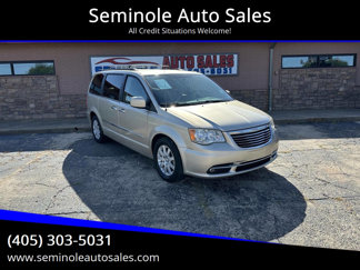 Used 2014 Chrysler Town & Country Touring image 1