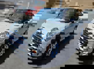 Used 2017 MINI Cooper S image 1
