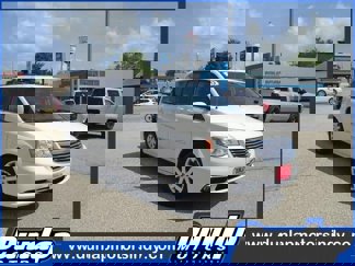 Used 2013 Chrysler Town & Country Touring image 1