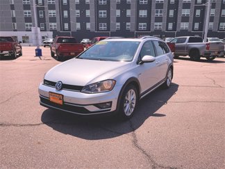 Used 2017 Volkswagen Golf Alltrack image 1