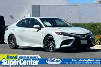 Used 2022 Toyota Camry SE image 1