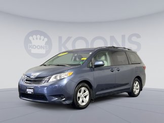 Used 2017 Toyota Sienna LE image 1