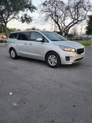 Used 2017 Kia Sedona LX image 1