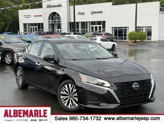 Used 2023 Nissan Altima 2.5 SV image 1