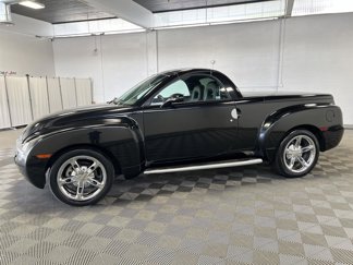 Used 2004 Chevrolet SSR w/ Preferred Equipment Group image 1