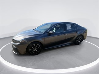 Used 2021 Toyota Camry SE image 1