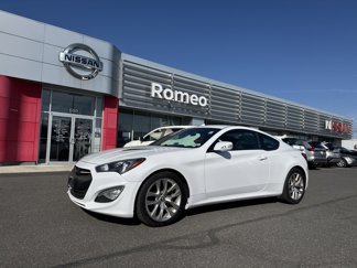 Used 2015 Hyundai Genesis 3.8 image 1