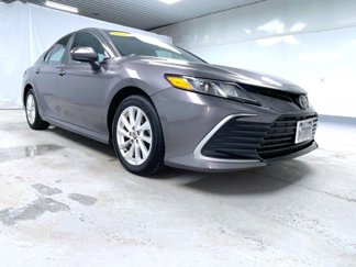 Used 2021 Toyota Camry LE image 1