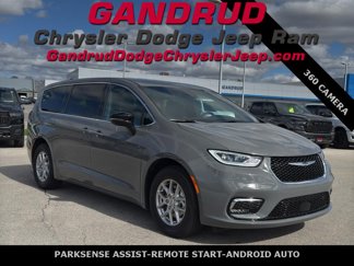New 2025 Chrysler Pacifica Select image 1