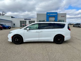 Used 2022 Chrysler Pacifica Touring-L image 1