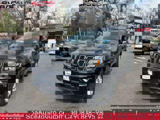 Used 2020 Jeep Grand Cherokee Laredo image 1