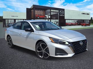 Used 2023 Nissan Altima 2.5 SR w/ SR Premium Package image 1