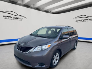 Used 2012 Toyota Sienna LE image 1