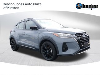 Used 2023 Nissan Kicks SR image 1