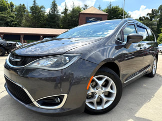 Used 2017 Chrysler Pacifica Touring-L Plus w/ Tire & Wheel Group image 1