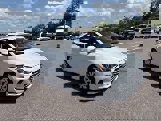 Used 2018 Hyundai Elantra SE image 1