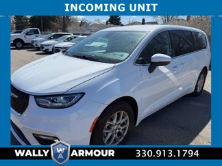 Used 2023 Chrysler Pacifica Touring-L image 1
