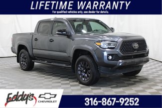 Used 2022 Toyota Tacoma Limited image 1