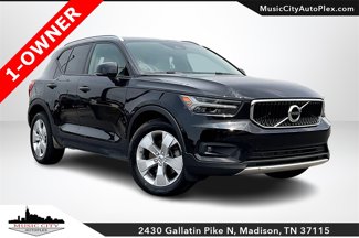 Used 2022 Volvo XC40 T5 Momentum image 1