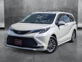 Used 2021 Toyota Sienna XLE image 1