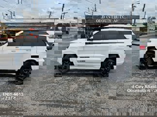 Used 2017 Jeep Grand Cherokee Altitude image 1
