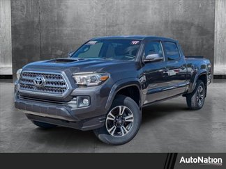 Used 2017 Toyota Tacoma TRD Sport image 1