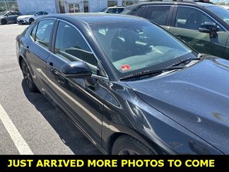 Used 2018 Toyota Camry LE image 1