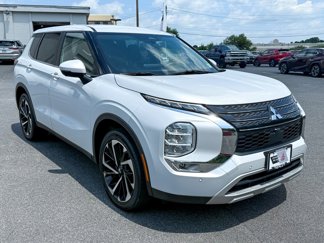 Used 2022 Mitsubishi Outlander SE image 1
