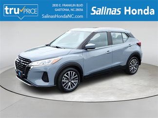 Used 2021 Nissan Kicks SV image 1