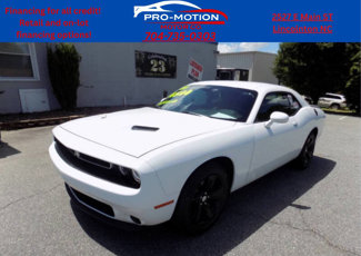 Used 2017 Dodge Challenger SXT image 1