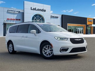 Used 2022 Chrysler Pacifica Touring-L w/ Uconnect Theater Family Group image 1