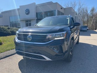 Certified 2022 Volkswagen Taos SE w/ IQ.Drive SE Package image 1