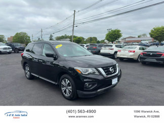 Used 2017 Nissan Pathfinder SV image 1