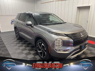 Used 2023 Mitsubishi Outlander SE image 1