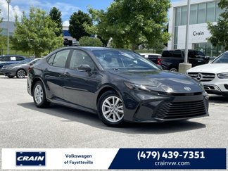Used 2025 Toyota Camry SE image 1