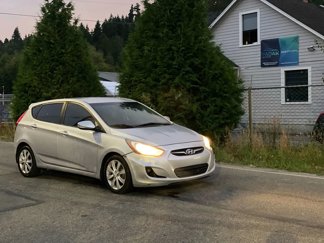 Used 2013 Hyundai Accent SE image 1