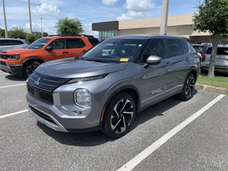 Used 2023 Mitsubishi Outlander SE image 1