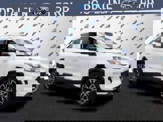 Used 2022 Ford Escape SE image 1