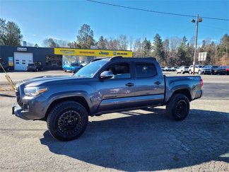 Used 2017 Toyota Tacoma TRD Sport image 1
