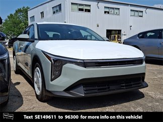 New 2025 Kia K4 LXS image 1