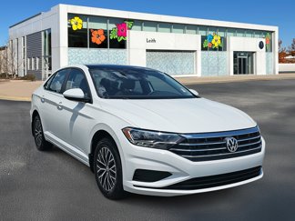Certified 2021 Volkswagen Jetta SE image 1