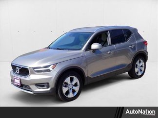 Used 2022 Volvo XC40 T5 Momentum image 1