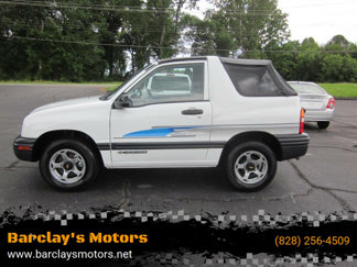 Used 1999 Chevrolet Tracker 4WD Convertible w/ Preferred Equipment Group 2 image 1