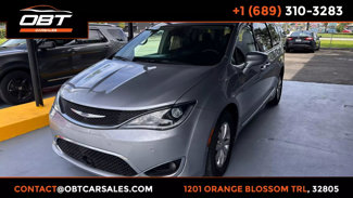 Used 2018 Chrysler Pacifica Touring-L w/ Advanced Safetytec Group image 1