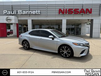 Used 2020 Toyota Camry SE image 1