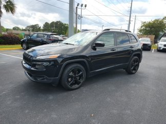 Used 2018 Jeep Cherokee Latitude w/ Altitude Package image 1