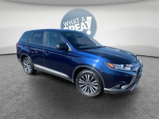 Used 2020 Mitsubishi Outlander ES image 1