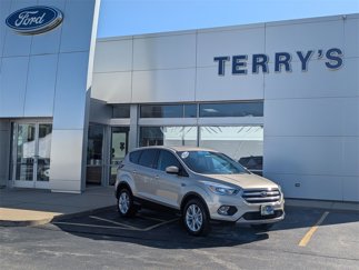 Used 2017 Ford Escape SE w/ SE Cold Weather Package image 1