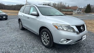 Used 2014 Nissan Pathfinder SV image 1