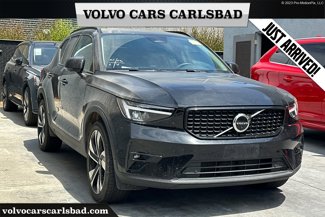 Used 2025 Volvo XC40 B5 Plus image 1